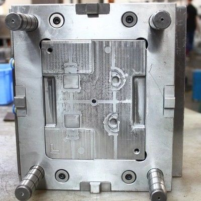 プラスチックの注射カビ GF30 使い捨て医療用プラスチックの部品 カビ 注射器具 カビ IATF 16949