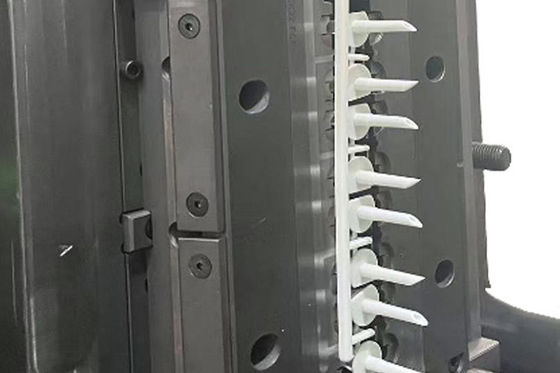 STEP 医療用プラスチック注射模具 低コストのカスタマイズされた模具設計と製造